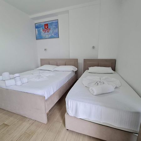 La Luna Hotel Ксамил Екстериор снимка