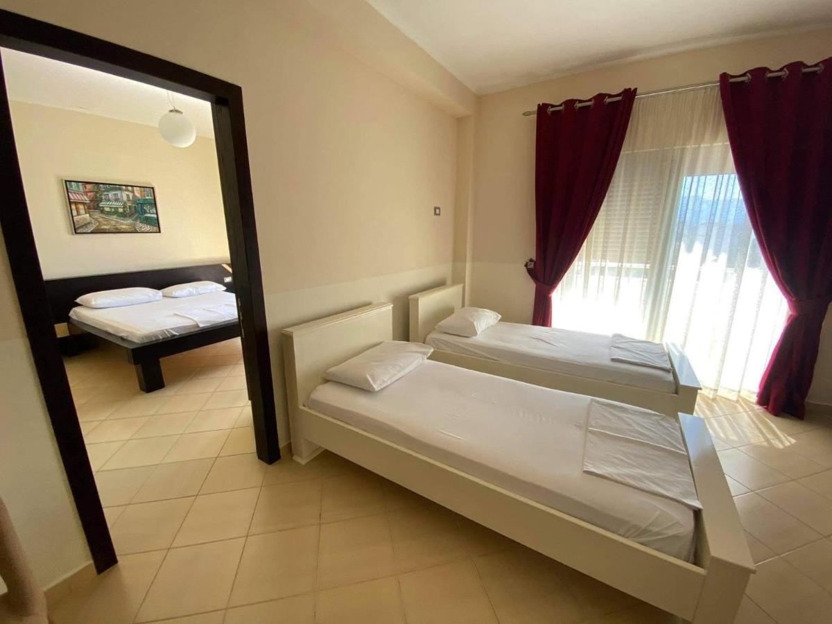La Luna Hotel Ксамил Екстериор снимка