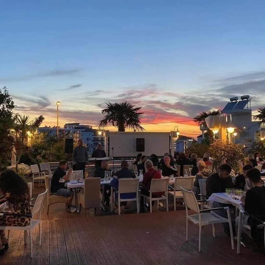 La Luna Hotel Ксамил Екстериор снимка