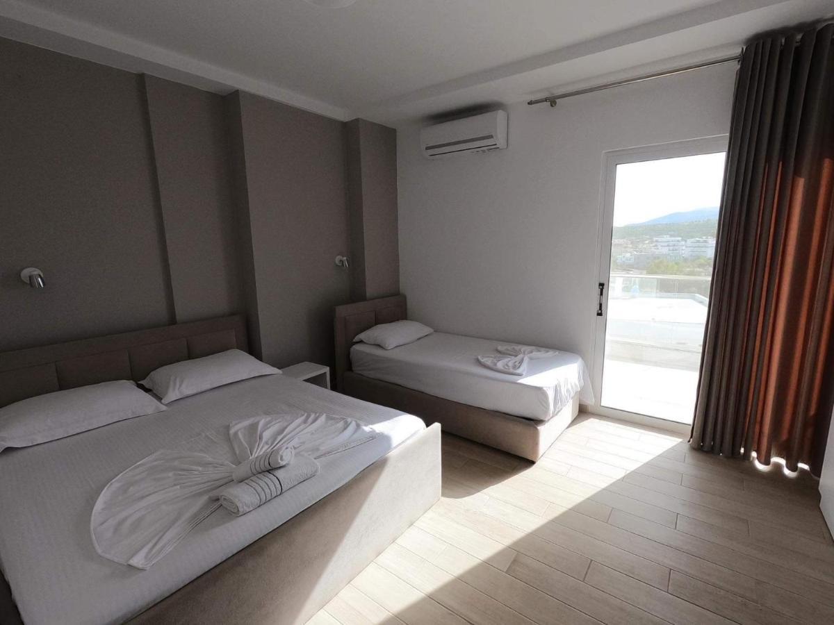 La Luna Hotel Ксамил Екстериор снимка