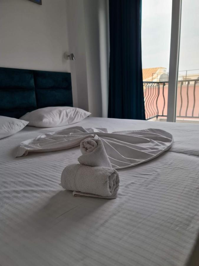 La Luna Hotel Ксамил Екстериор снимка