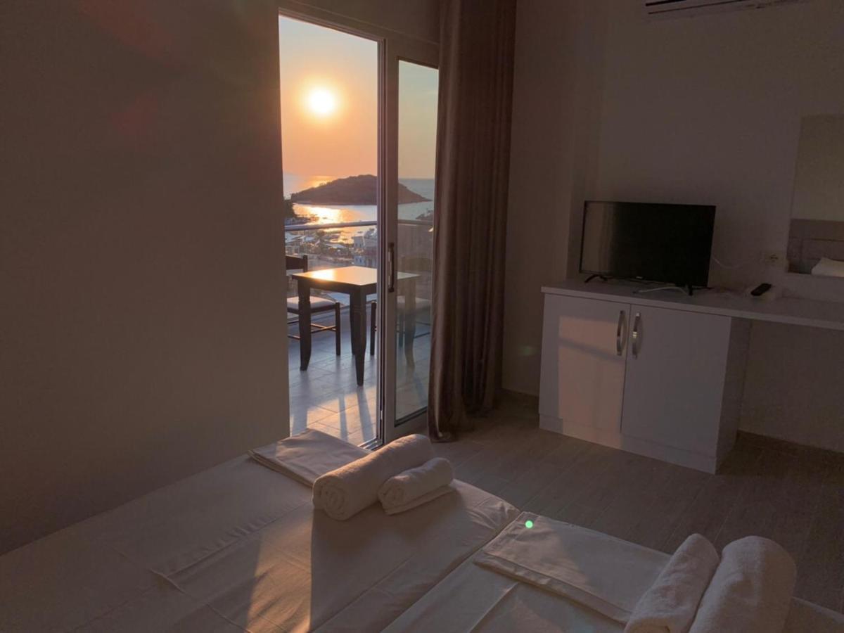 La Luna Hotel Ксамил Екстериор снимка