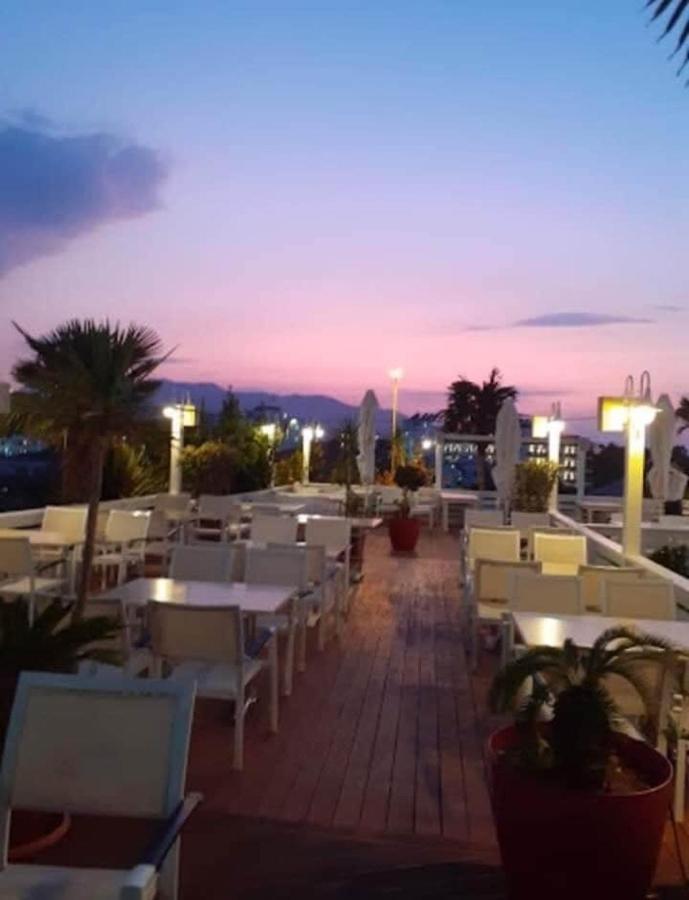 La Luna Hotel Ксамил Екстериор снимка